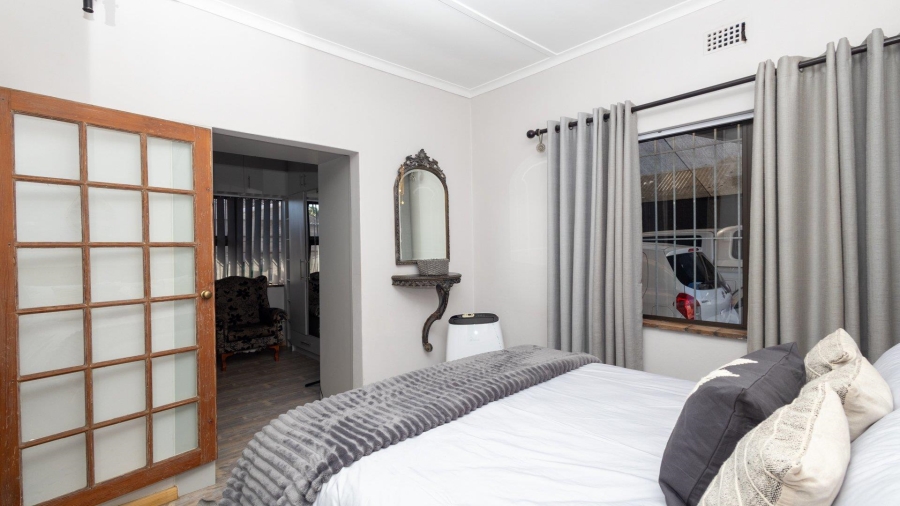 5 Bedroom Property for Sale in Avondale Western Cape